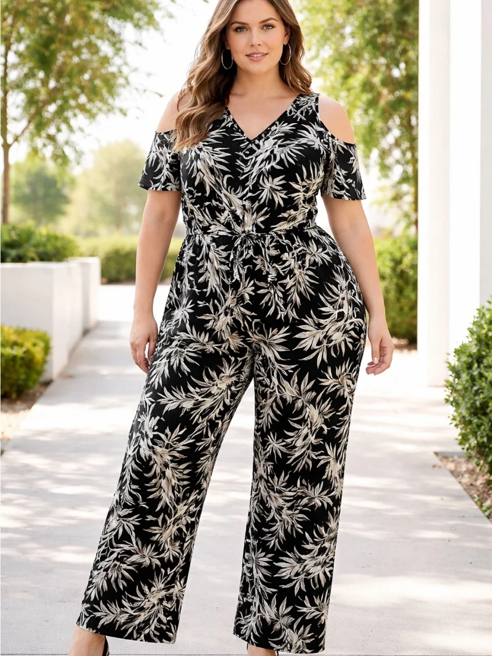 Mlle Gabrielle Black/White Floral Cold Shoulder Short Sleeve Jumpsuit Sz 2X